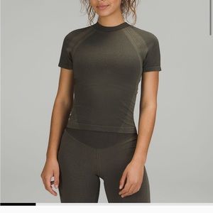 Lululemon Seamless Training SS olive green